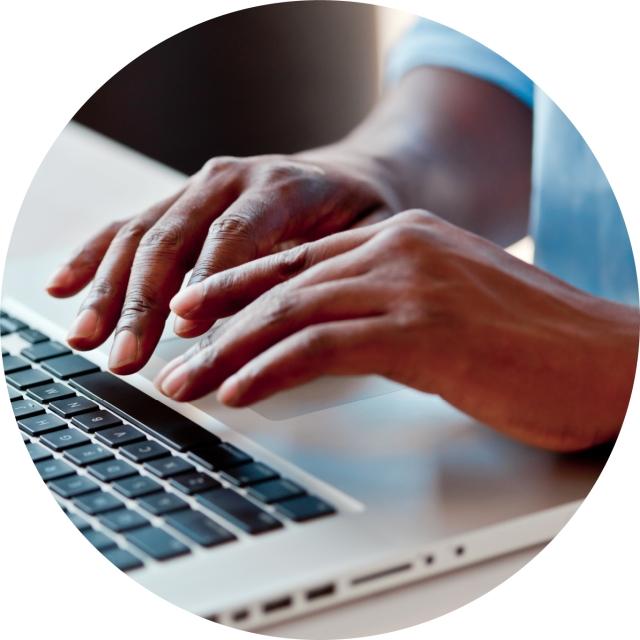 conga-close-up-hands-typing-composer