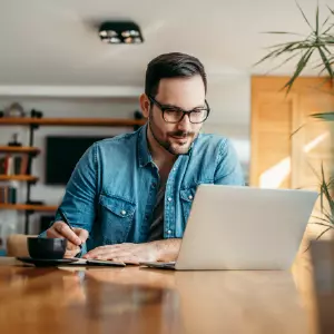 Man looking at computer. 